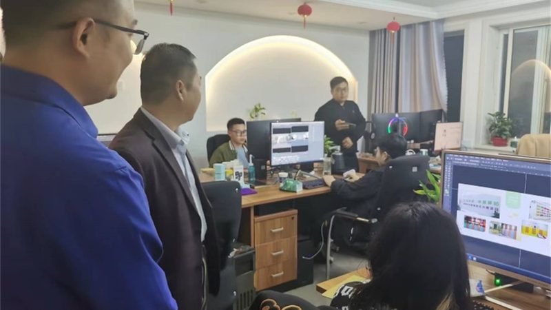 在选择广告片和宣传片时，应考虑以下因素：